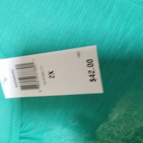 Emerald green Tee, with ruching, 2X - Picture 2 of 5